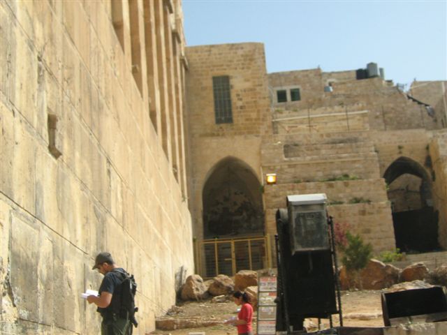 Read more about the article The seventh step in ‘ Mearat Hamachpela ‘ – Hebron